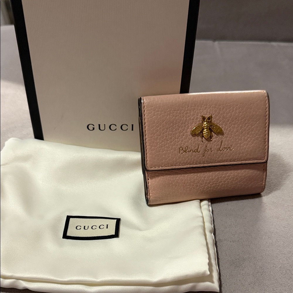 Gucci Blush Leather Trifold Compact Wallet with Gold Bee BLIND FOR LOVE box dust